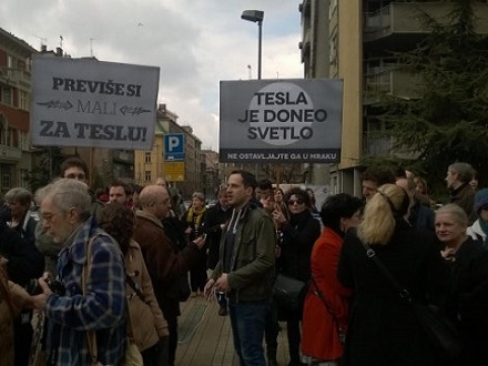 Hiljadu građana protestovalo za protiv izmeštanja Tesline urne
